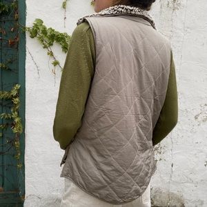 Selling this reversible sherpa vest. Purchased from Dry Goods in a size S/M